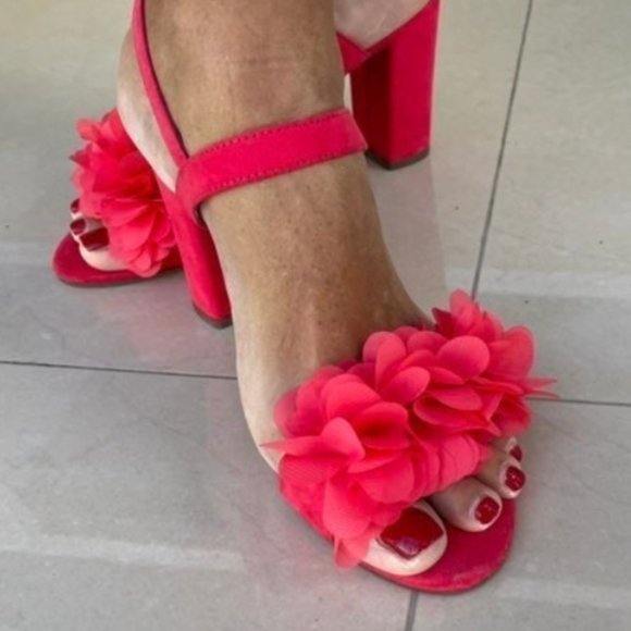 Never worn, coral red floral sandals, size 8 - Picture 10 of 14